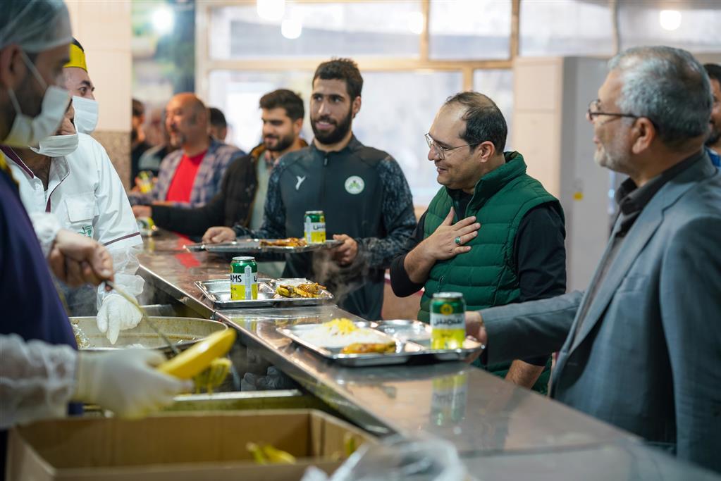 دیدار صمیمانه‌ی بازیکنان تیم فوتبال ذوب آهن با تلاشگران مجتمع صنعتی ذوب‌ آهن اصفهان