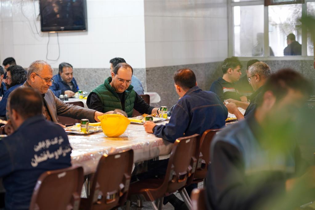دیدار صمیمانه‌ی بازیکنان تیم فوتبال ذوب آهن با تلاشگران مجتمع صنعتی ذوب‌ آهن اصفهان