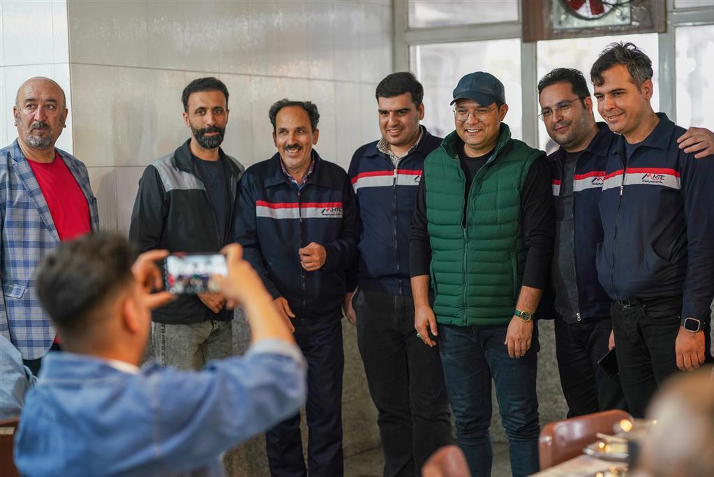 دیدار صمیمانه‌ی بازیکنان تیم فوتبال ذوب آهن با تلاشگران مجتمع صنعتی ذوب‌ آهن اصفهان