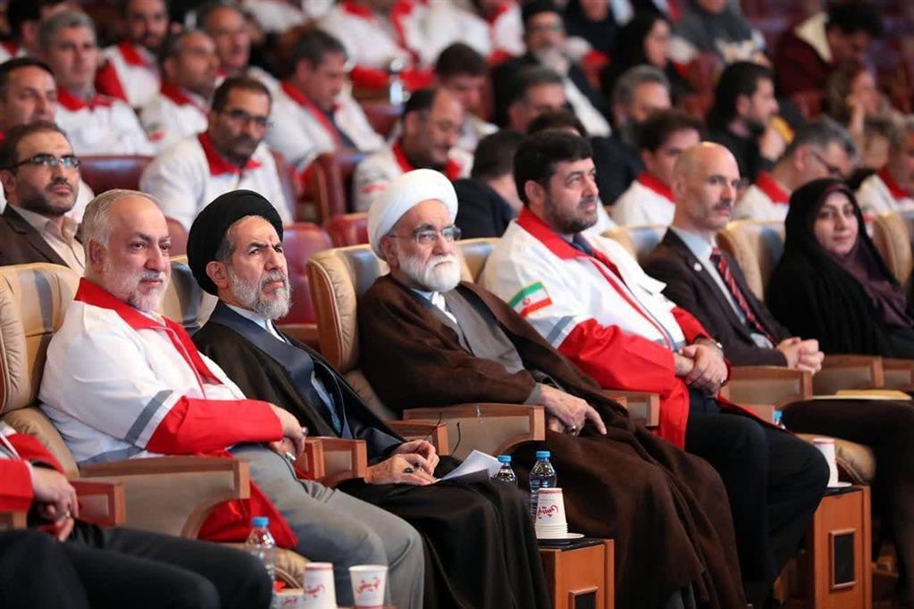 اهدای تندیس برتر به مدیرعامل شرکت سنگ آهن مرکزی ایران