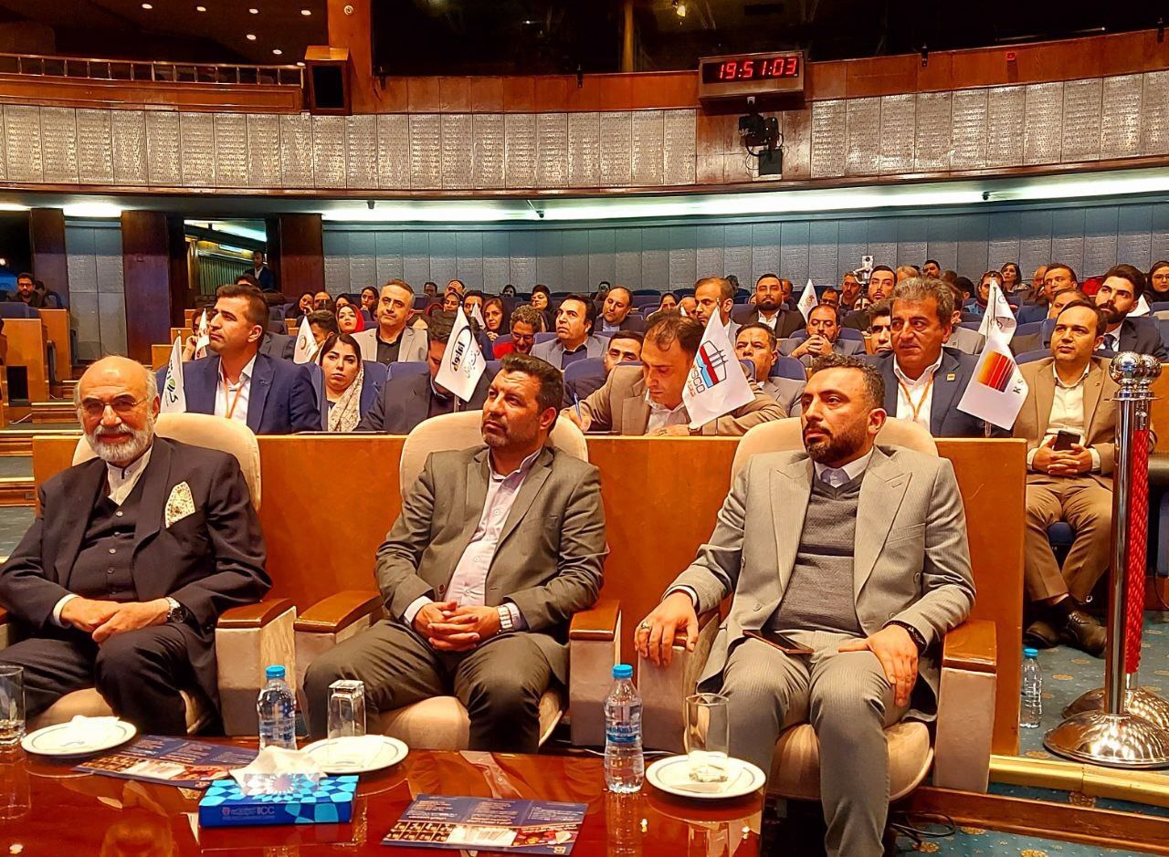 تندیس ملی رضایت‌مندی مشتری به فولاد خوزستان تعلق گرفت