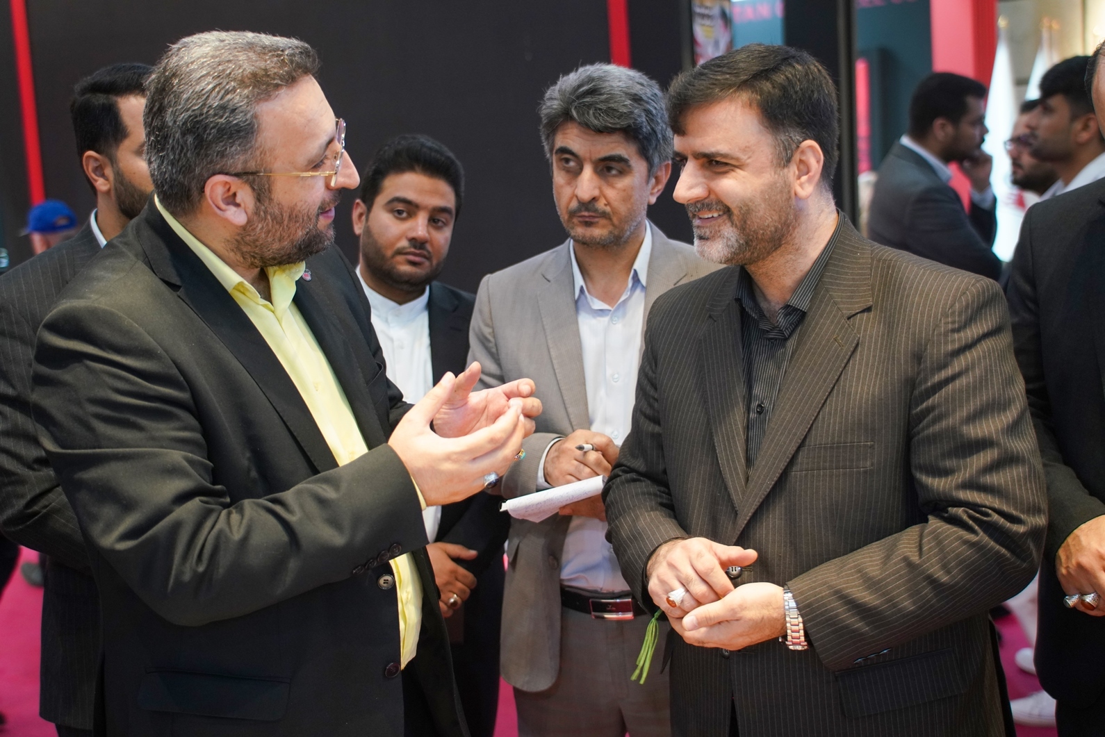 تولید مقاطع فولادی استاندارد و ریل در ذوب آهن اصفهان نقطه قوت نظام مقدس جمهوری اسلامی
