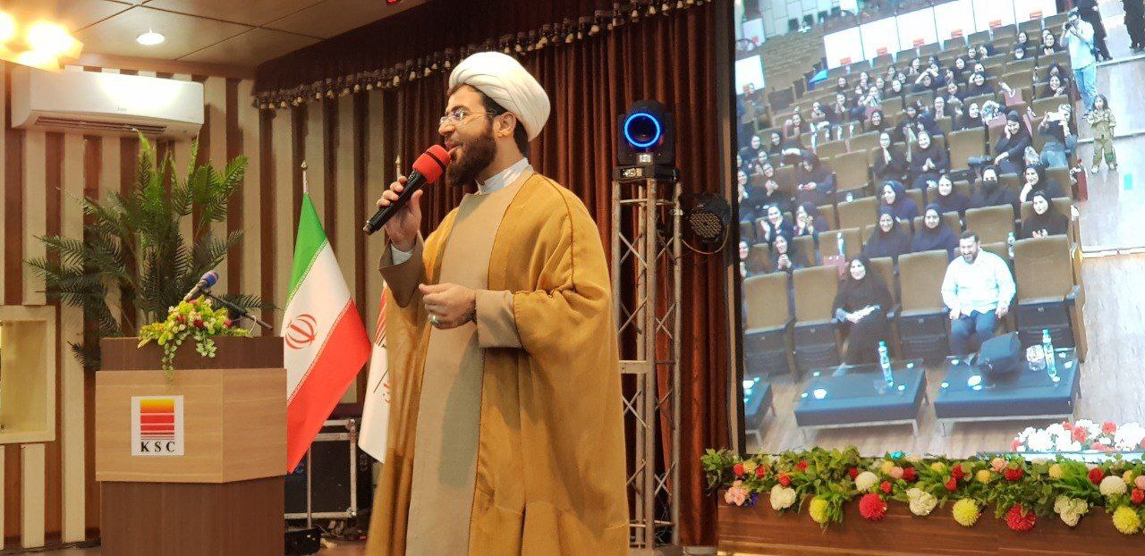 جشن بانوی کرامت ویژه بانوان شاغل گروه فولاد خوزستان برگزار شد