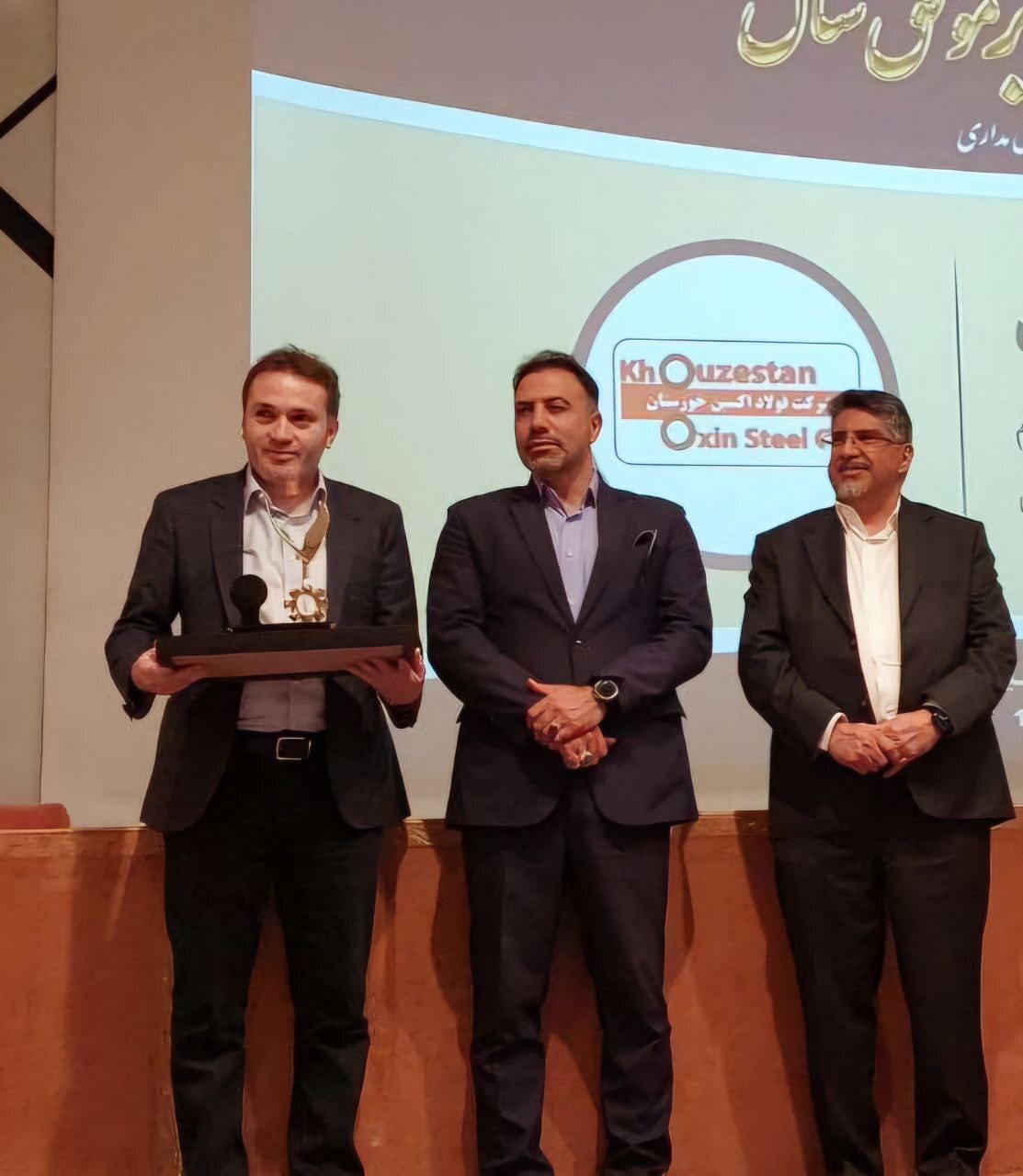 نشان مدیر موفق سال برای مجموعه شرکت فولاد اکسین خوزستان