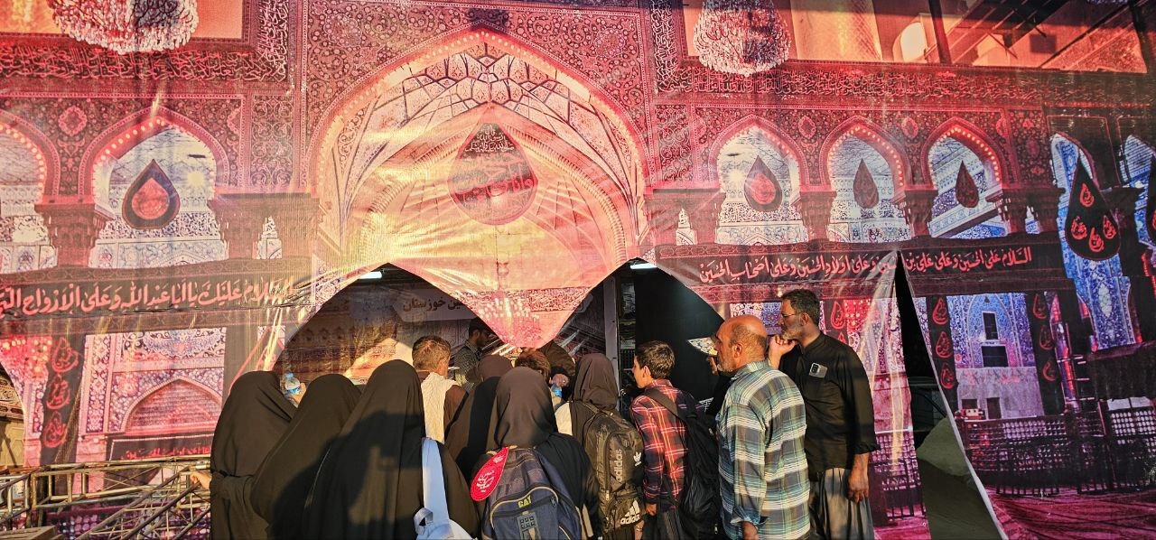خدمات‌رسانی موکب شرکت فولاد اکسین خوزستان در مرز شلمچه/ فولاد اکسین پای کار عاشقان حسین