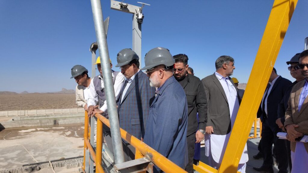 بازدید وزیر صنعت، معدن و تجارت از بزرگ‌ترین کارخانه طلای شرق کشور