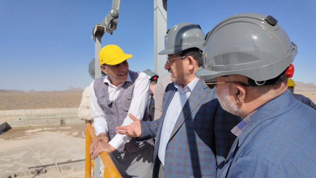 بازدید وزیر صنعت، معدن و تجارت از بزرگ‌ترین کارخانه طلای شرق کشور