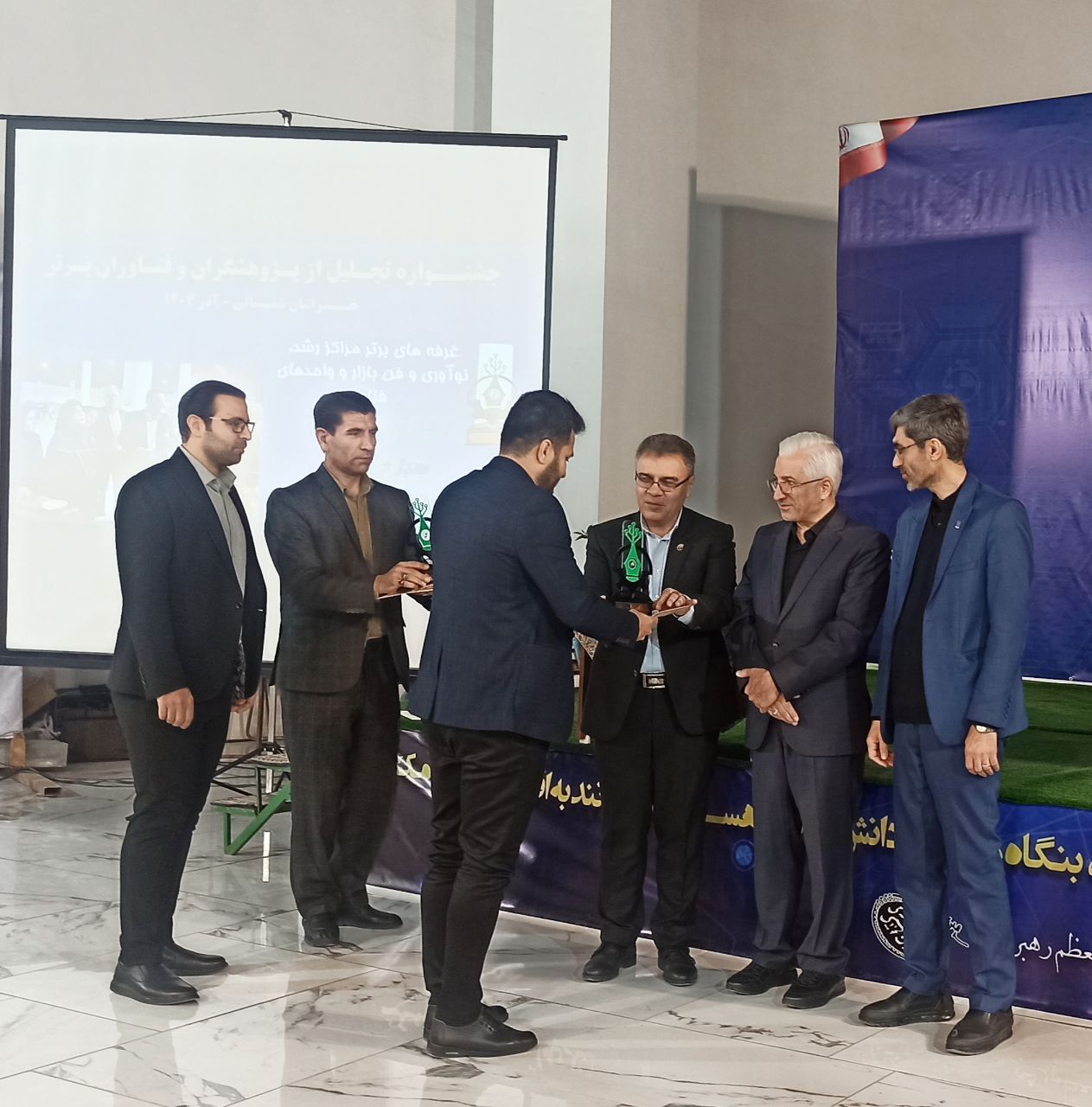 آلومینای ایران، غرفه برتر نمایشگاه دستاورد‌های پژوهش و فناوری خراسان شمالی شد