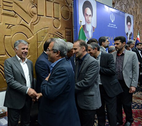 دیدار نوروزی رئیس سازمان زمین‌شناسی و اکتشافات معدنی کشور و جمعی از مدیران این سازمان با وزیر صنعت، معدن و تجارت