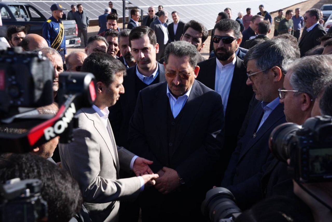 وزیر صمت بزرگ‌ترین نیروگاه خورشیدی استان یزد را افتتاح کرد