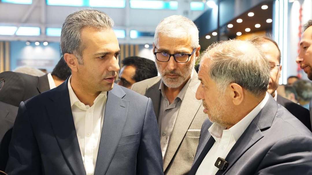 بازدید سردار «مصطفی محمدنجار» رئیس قرارگاه اقتصادی وزارت دفاع و دکتر «سیدمجید هدایت» مدیرعامل غدیر از غرفه سالکو در ایران اکسپو ۲۰۲۵