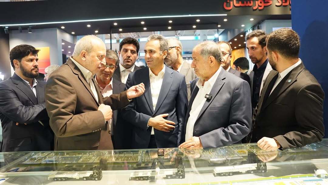 بازدید سردار «مصطفی محمدنجار» رئیس قرارگاه اقتصادی وزارت دفاع و دکتر «سیدمجید هدایت» مدیرعامل غدیر از غرفه سالکو در ایران اکسپو ۲۰۲۵
