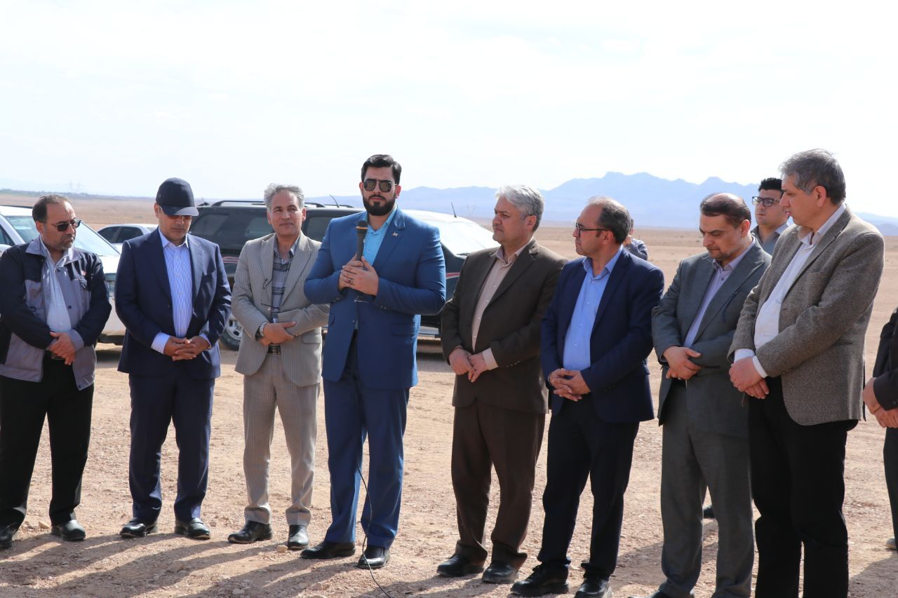 آغاز عملیات اجرایی احداث نیروگاه ۶۰ مگاواتی برق خورشیدی شرکت آلومینای ایران