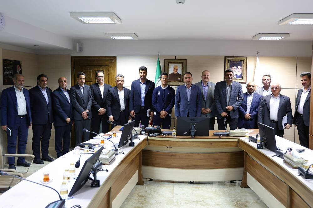 تقدیر مدیرعامل شرکت ملی مس از ورزشکار مدالآور پارا دوومیدانی تقدیر مدیرعامل شرکت ملی مس از ورزشکار مدالآور پارا دوومیدانی