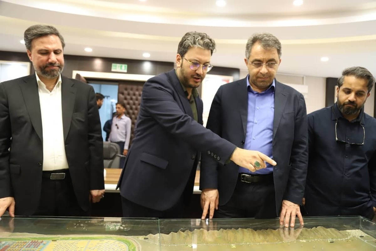 بازدید مدیران هلدینگ خلیج فارس از منطقه ویژه اقتصادی لامرد/ برهانی: هیچ محدودیتی برای ایجاد زیرساخت‌های سرمایه‌گذاران نداریم