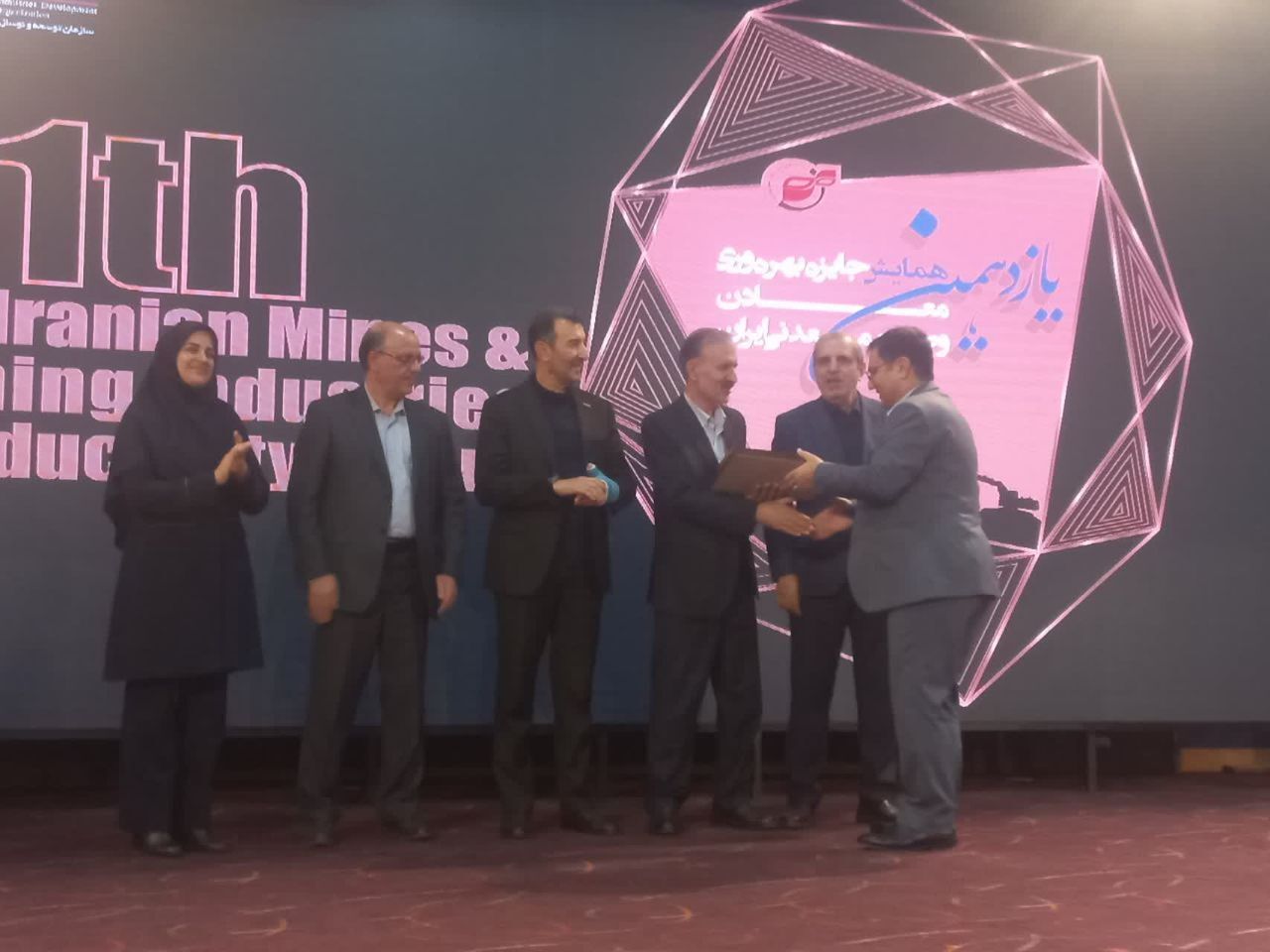 دریافت تندیس برنزین پیشتازان بهره‌وری توسط شرکت آلومینای ایران