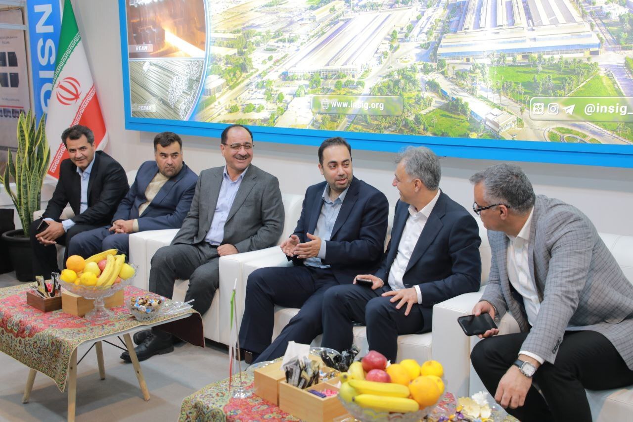 بازدید نایب رئیس و عضو کمیسیون صنایع و معادن مجلس شورای اسلامی از غرفه گروه ملی صنعتی فولاد ایران