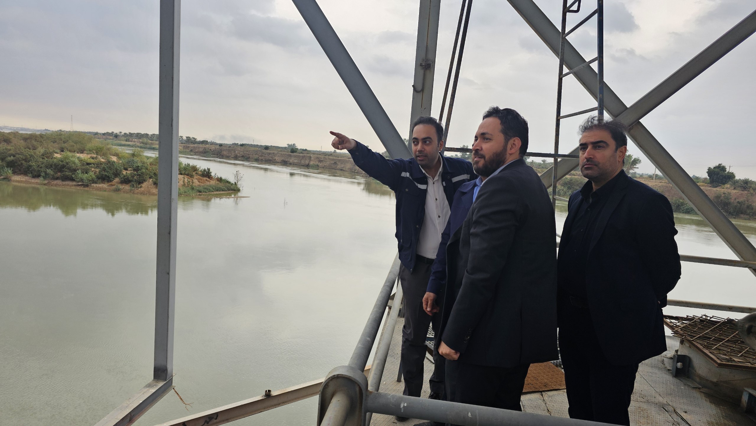 بازدید مدیرعامل آب و فاضلاب استان خوزستان از اسکله آبرسانی گروه ملی صنعتی فولاد ایران