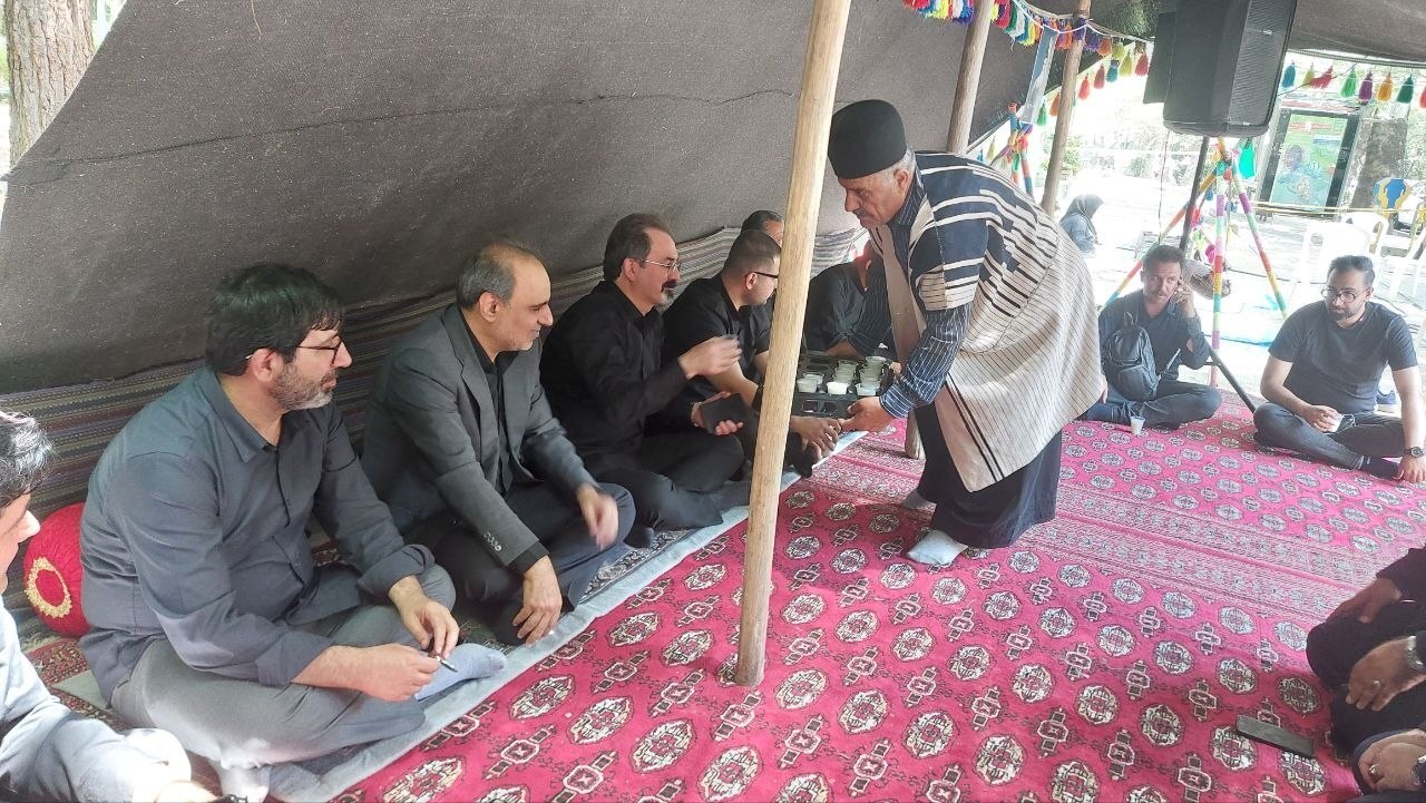 حضور مدیرعامل گروه سرمایه‌گذاری صندوق بازنشستگی کشوری، به همراه مدیرعامل و رئیس هیات مدیره شرکت فولاد اکسین خوزستان در موکب شهدای زاگرس