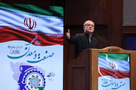 دستاورد‌های کشور در شرایط دشوار، حاصل همدلی مردم و ایستادگی صنعتگران است/ دانشگاه، صنعت و دولت باید در...
